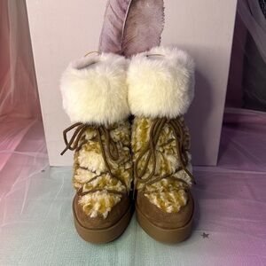 Jessica Simpson Women's Faux Fur Boots - White and Brown